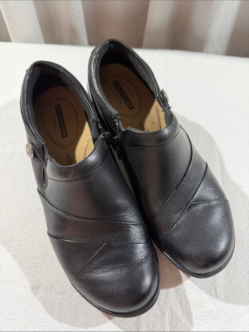 Clarks Women's  Black Leather Zip-Back Dress Shoes